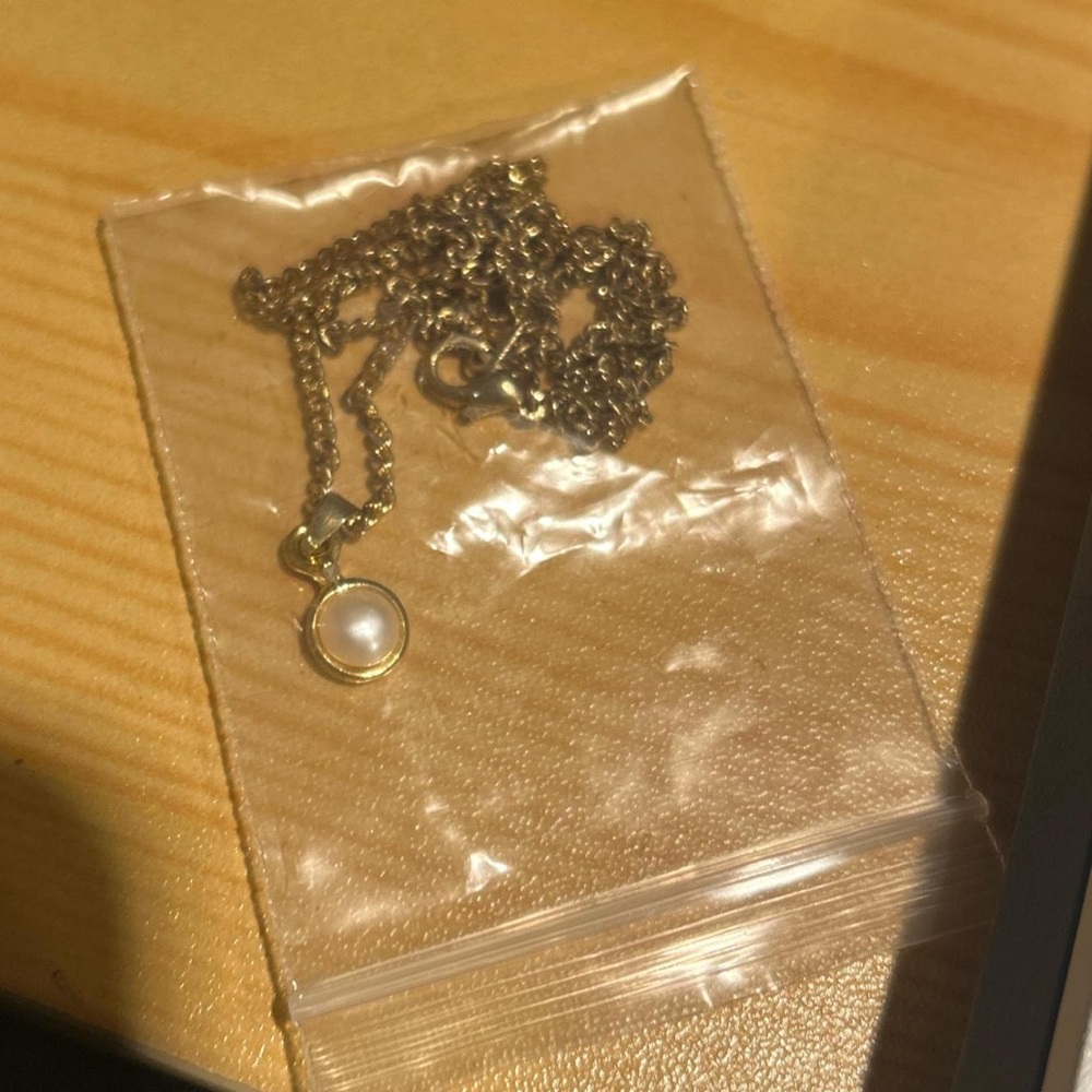 Elegant Gold Pearl Pendant Necklace